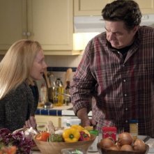 Laura Linney ed Oliver Platt nell'episodio Sexual Healing di The Big C