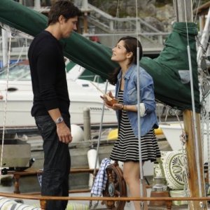 Michael Trucco e Sarah Shahi nell'episodio Bo Me Once di Fairly Legal