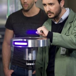 Niall Matter e Wil Wheaton nell'episodio All the Rage di Eureka