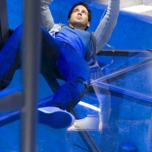 Niall Matter in una scena dell'episodio Glimpse di Eureka