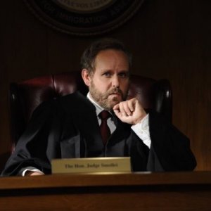 Peter MacNicol nell'episodio Coming Home di Fairly Legal
