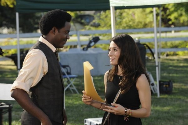 Sarah Shahi e Baron Vaughn nel pilot di Fairly Legal