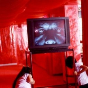 Un'inquietante immagine del film di Sion Sono Strange Circus