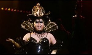 Una surreale e felliniana immagine di Strange Circus di Sion Sono