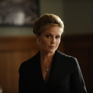 Virginia Williams in una scena dell'episodio Coming Home di Fairly Legal