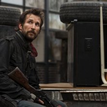 Noah Wyle in una scena dell'episodio Eight Hours di Falling Skies