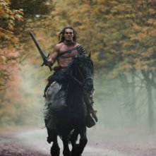 Jason Momoa Cavalca Il Suo Nero Destriero In Conan The Barbarian 211544