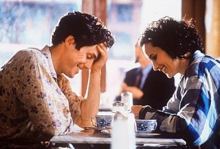 Hugh Grant e Andie MacDowell in una scena di Quattro matrimoni e un funerale