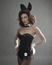 Laura Benanti è Carol-Lynne in una foto promozionale di The Playboy Club