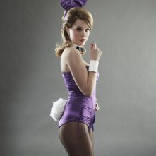 Leah Renee Cudmore è Alice in una foto promozionale di The Playboy Club
