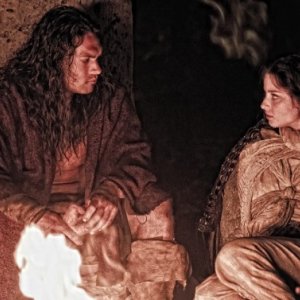 Rachel Nichols accanto a Jason Momoa nel film Conan the Barbarian