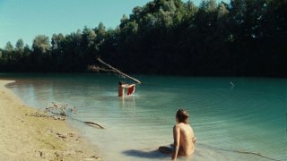 Stefania Comodin e Giacomo Zulian si immergono nel Tagliamento in L'estate di Giacomo