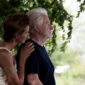 Carole Bouquet accanto ad Andrè Dussolier nel film Impardonnables