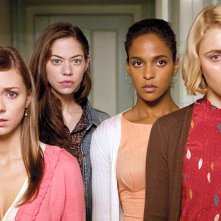 Greta Gerwig, Megalyn Echikunwoke, Carrie MacLemore e Analeigh Tipton in una scena di Damsels in Distress