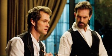 Hugh Dancy e Rupert Everett in una scena di Hysteria