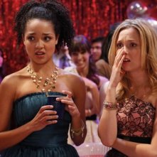 Kristi Lauren ed Aisha Dee nel pilot di I Hate My Teenage Daughter