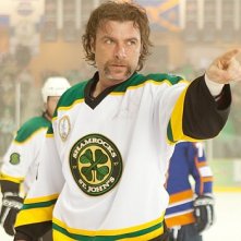Liev Schreiber in tenuta da gioco in un'immagine di Goon