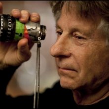 Roman Polanski studia l'inquadratura sul set di Carnage