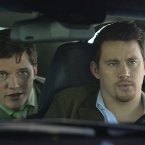 Un primo piano di Channing Tatum e Chris Pratt in auto in Ten Year