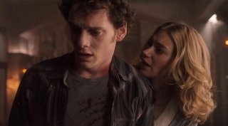 Anton Yelchin e Imogen Poots nel film Fright Night