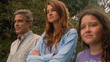 George Clooney, Shailene Woodley e Amara Miller in The Descendants