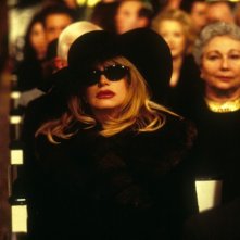 Goldie Hawn in versione 'siliconata' ne Il club delle prime mogli