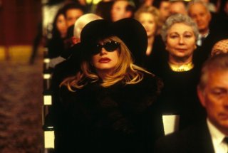 Goldie Hawn in versione 'siliconata' ne Il club delle prime mogli