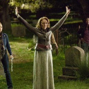 Lauren Bowles, Fiona Shaw e Rutina Wesley nell'episodio Spellbound di True Blood