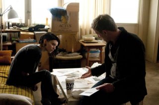 Daniel Craig e Rooney Mara parlano in una scena di The Girl with the Dragon Tattoo