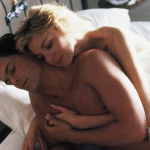 Kim Cattrall e Rob Lowe nel sexy-thriller Masquerade