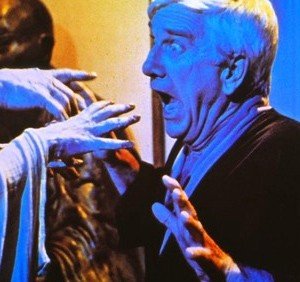 Leslie Nielsen in una scena di Creepshow di George A. Romero