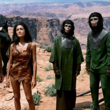 Charlton Heston, Linda Harrison e le scimmie parlanti de Il pianeta delle scimmie