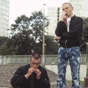 Joe Gilgun e Jack O'Connell in This is England