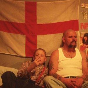 Thomas Turgoose è un teenager arrabbiato nel film This is England, ambientato negli anni Ottanta