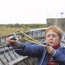 Thomas Turgoose in una scena di This is England