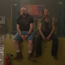 Tim Blake Nelson accanto a Pruitt Taylor Vince ne Le regole della truffa