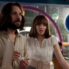 Elizabeth Banks con Paul Rudd in Our idiot Brother