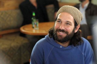 Un adorabile Paul Rudd in una scena della commedia Our idiot Brother