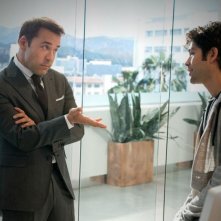 Adrian Grenier e Jeremy Piven in una scena dell'episodio One Last Shot dell'ottava stagione di Entourage