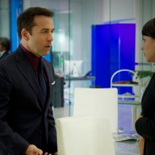 Constance Zimmer e Jeremy Piven in una scena dell'episodio Motherfucker dell'ottava stagione di Entourage