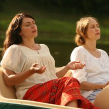 Dagmara Dominczyk E Vera Farmiga In Una Scena Di Higher Ground 212631