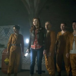 Doctor Who: Karen Gillan in una scena dell'episodio The Almost People