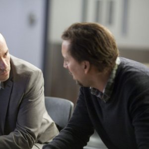 Guy Pearce con Nicolas Cage nel film Solo per vendetta.