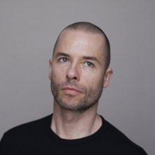 Guy Pearce in una immagine promo per Solo per vendetta