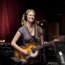 Una sorridente January Jones in Solo per vendetta (2011)