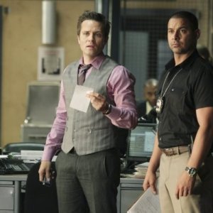 Castle: Seamus Dever e Jon Huertas nell'episodio Rise, premiere della quarta stagione della serie