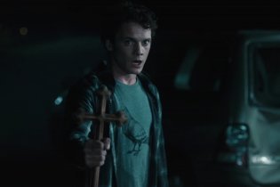 Clip 3 - Fright Night: Che bella croce grossa che hai Charlie