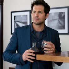 Kristoffer Polaha nel pilot di Ringer