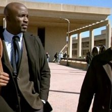Mike Colter E Nestor Carbonell Nel Pilot Di Ringer 213138