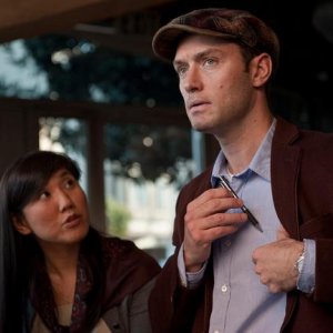 Jude Law in una sequenza di Contagion (2011)